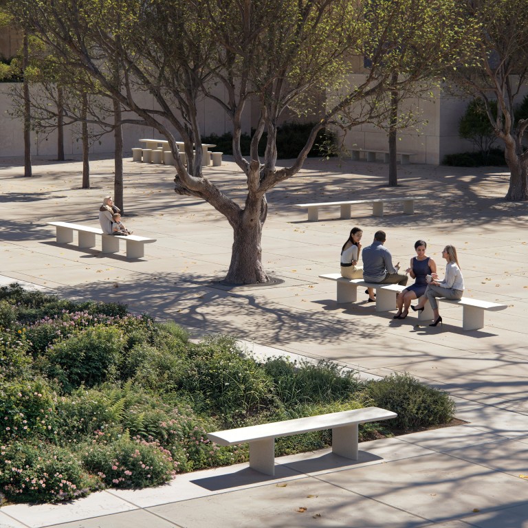 This is what ESCOFET has been dedicated to for more than a century, shaping cities with urban elements that combine strength, function, and imagination. Their recent collaboration with Foster + Partners produced Gather and Tiers, two collections that prove concrete can be light, adaptable, and even welcoming.